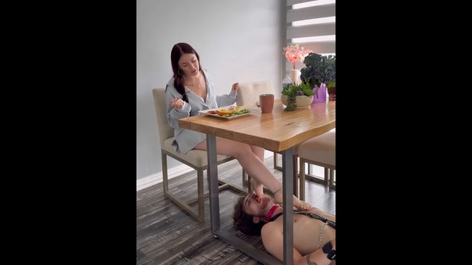 Lexi Unlaced Slave Diet Dirty Soles For Breakfast (Femdom porn)