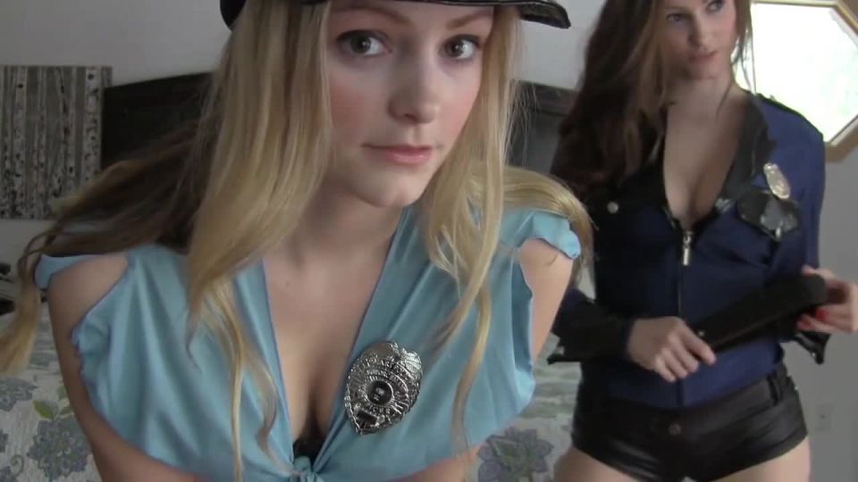 video gratis 7 Gemelos Brooke y Vikki  fetiche fetiche porno encajonamiento fetiche