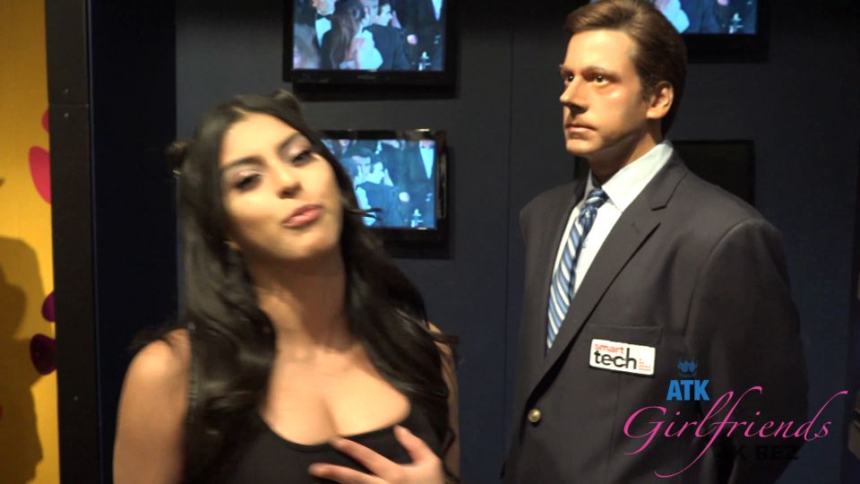 Sophia Leone - LA Fecha 1/2 - 963 Escena #1 Ultra HD 4K 2160p - MILF