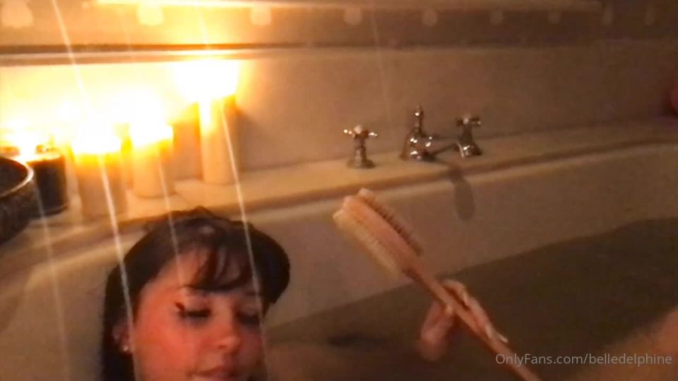 7104 Belle Delphine - Intimate Bath