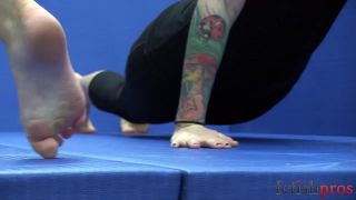 xxx video 42 Missy y Serena Estiramiento, fetiche de bufanda en bdsm porno