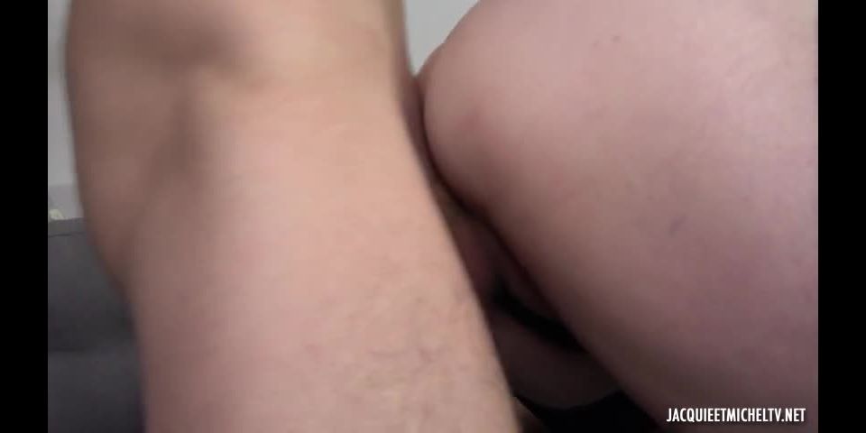 El hermoso fin del día para Rhia, 32 años de edad (Porno anal) Rhia