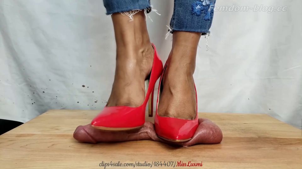 MissLuxmi en video - Dominando y destruyendo sus bolas...