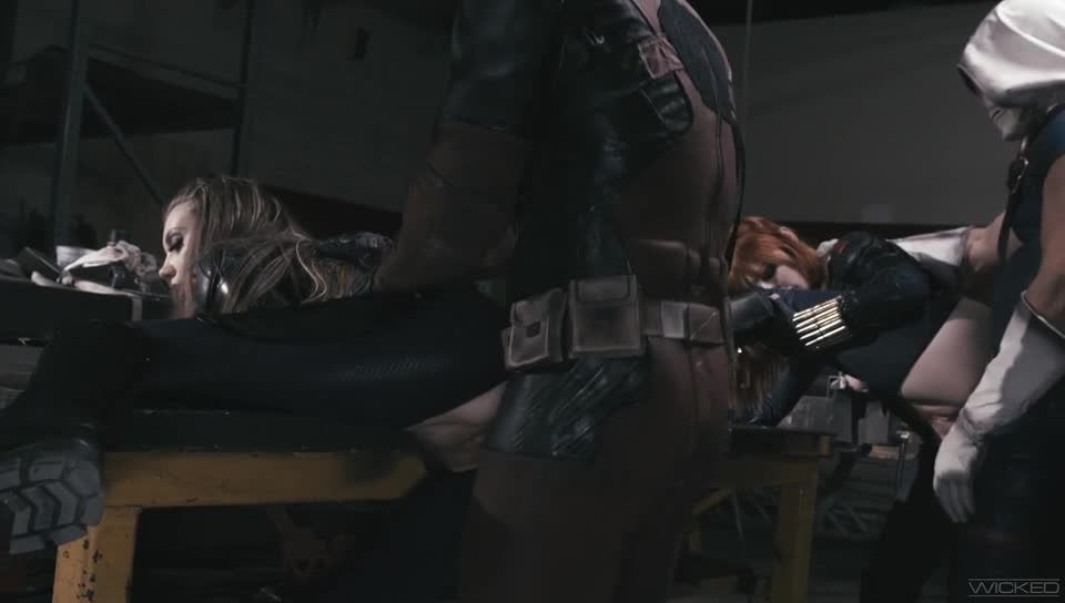 Elena Koshka, Lacy Lennon - Viuda Negra XXX, Parodias de Axel Braun - Anal