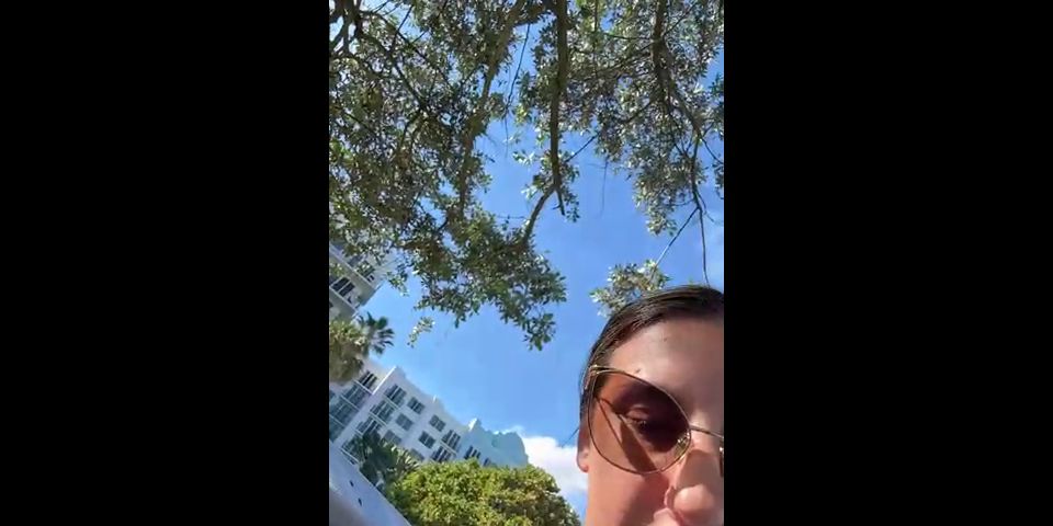 Amateur porno Missdxxx Teasing su largo piernas chupando desnudo en vídeo Miss_dxxx