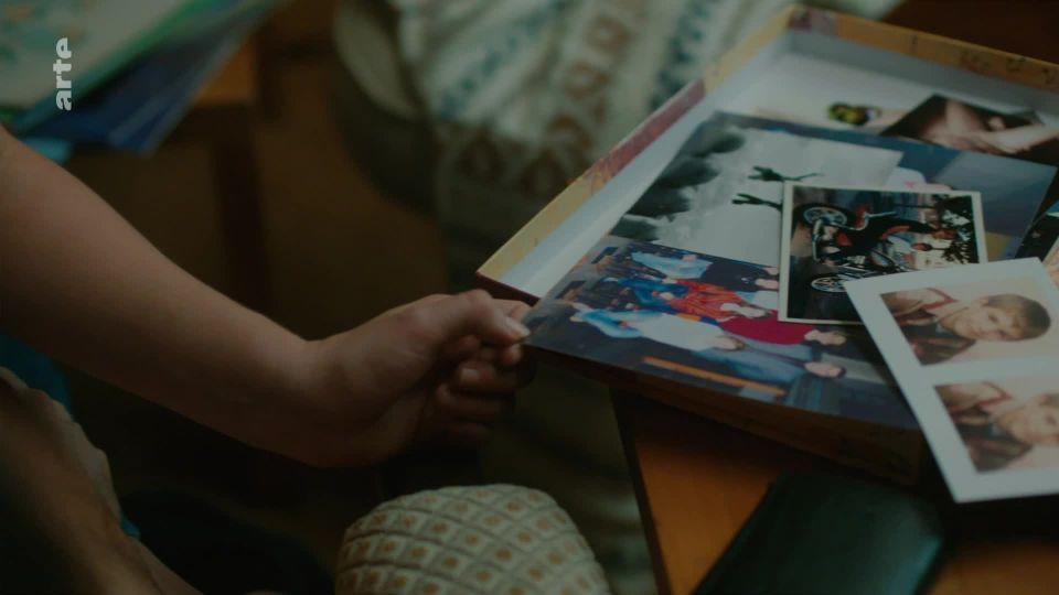 Nina Lombardo - Pendant que les champs brilent (2018) HD 1080p - (Celebrity porn)