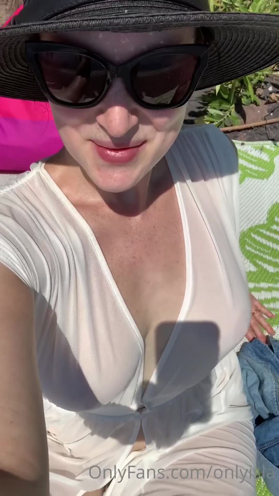 Isla D - onlyisla () Onlyisla - another day at the beach with ella b 25-07-2020