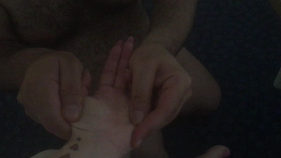 Miss Laura - mistresslaura11 () Mistresslaura - full clip a sensual hand and fingers massage 30-05-2017