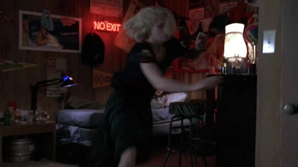 Jennifer Connelly, Kristy Swanson – Enseñanza superior (1995) HD 720p!!!