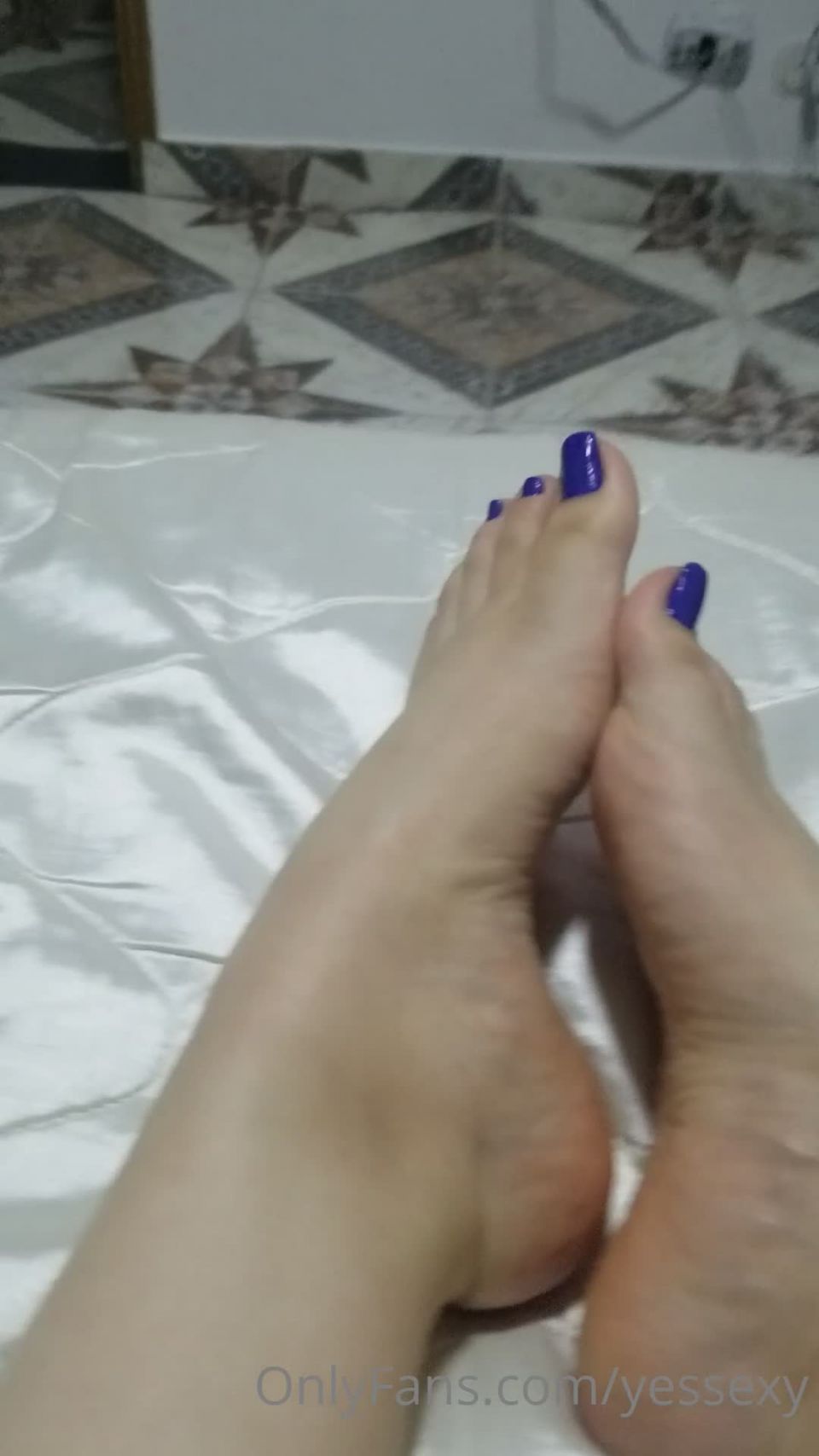 Yessexy 24-08-2020 Do You Want To Smell My Feet When They Are A Little Tired - (Webcam)