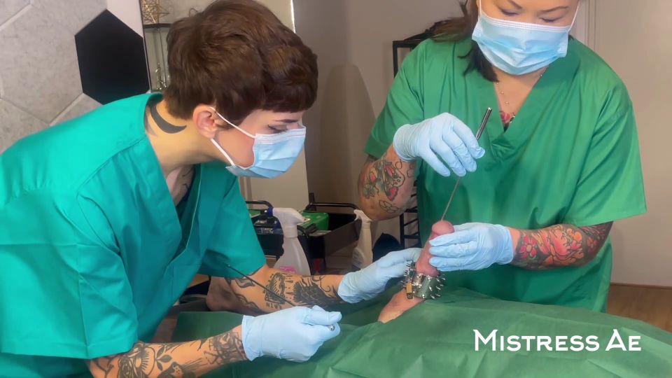 Femdom porno Medical Femdom SeñoraAe - Doble Domme Medfet examen de resonancia y tratamientos con Madame Li Ying y nuestro paciente