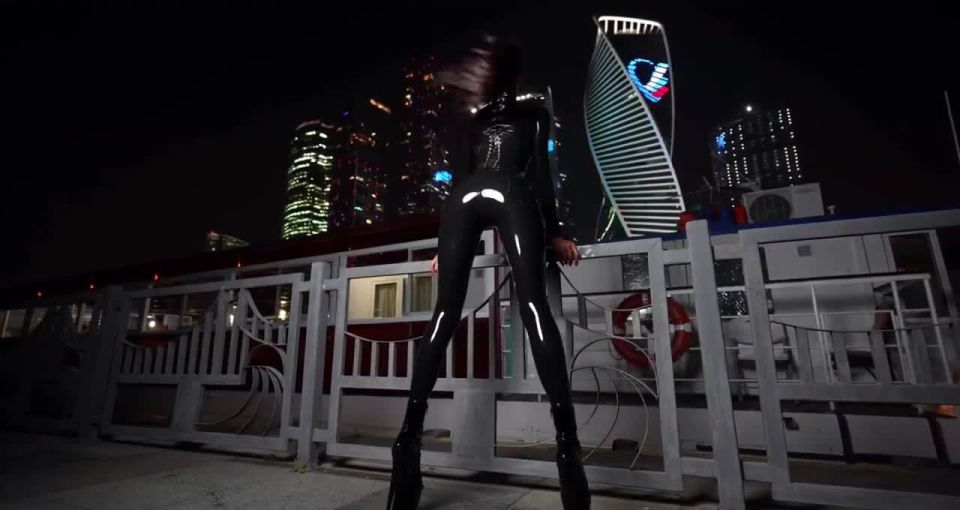 [GetFreeDays.com] Super Molly Latex Girl In The Night Photoshoot ASMR latex bondage porn