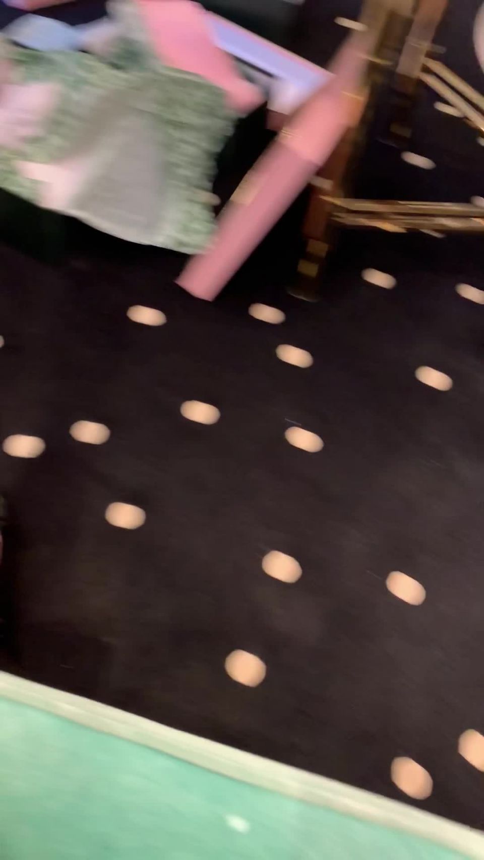 findomchristine aún más viaje de compras video. - findomchristine - pies porno