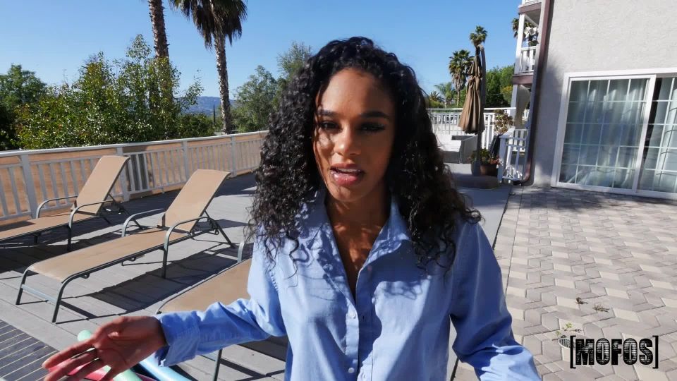 Scarlit Scandal - Helpful Neighbor [1080p] - Ebony