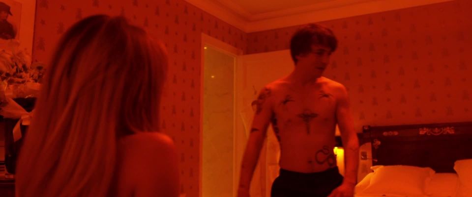 Alice Isaaz - Especes menacees (2017) HD 1080p!!!