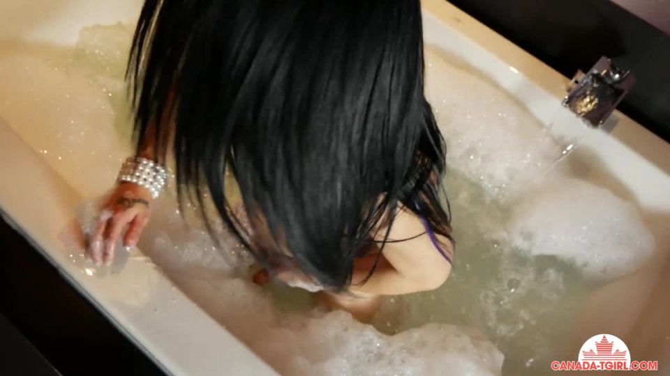 Lily Queen / Desnudo y Mojado Lily Queen! Descargar Porn Vide...