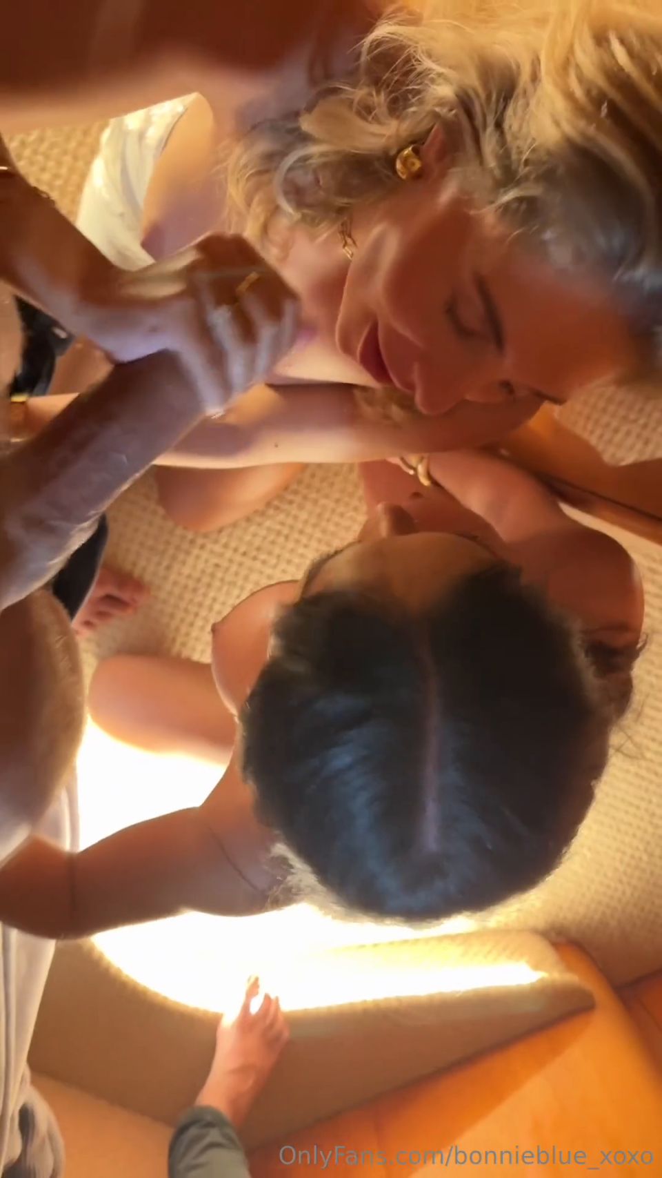 Bonnieblue Xtreme Throatfuck trío en un barco (Porno sexo interracial)