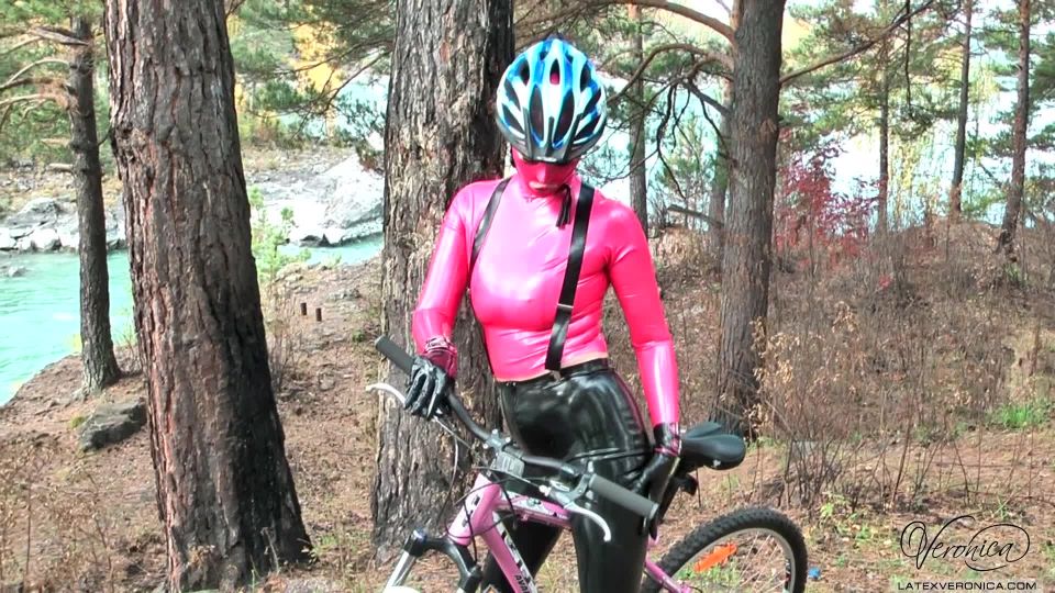 LatexVerónica BIZARRE CICLISTA MP4 (mp4)