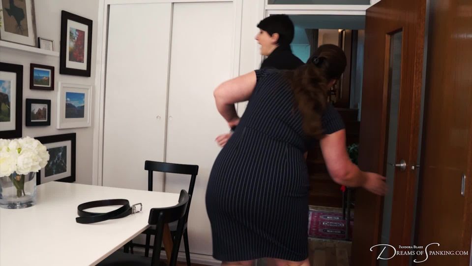 Sueños de Spanking – MP4/Full HD – Pandora Blake, Kelley May – Acolchado y humillado - [BDSM porno]