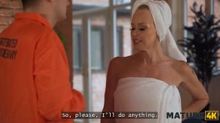 Mackenzie Page,Sam Bourne - MATURE4K. MILF neighbour was so horny so she fucked a robber and sucked his cock