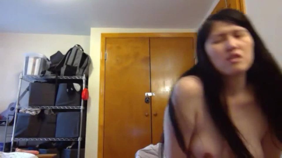 Manhattan Chinatown transgirl Norayanzi masturbarse salvajemente