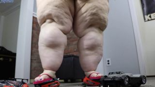 Ssbbwjuicyjackie Plays With Toy Cars In Her Pink Bra Blowjob