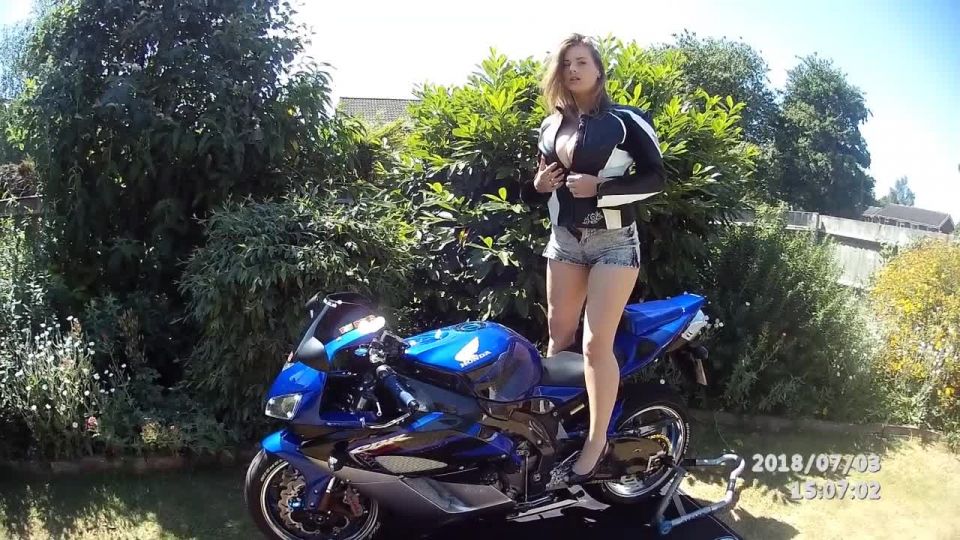 LottiiRose Lottiirose - who would like to see this biker chick full video tip for a full video over mins 19-07-2018