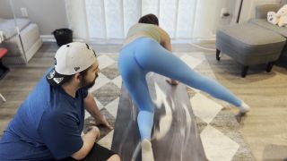 Atrapados instructores de Yoga Sniffing Farts Sabrina Blue Downl...