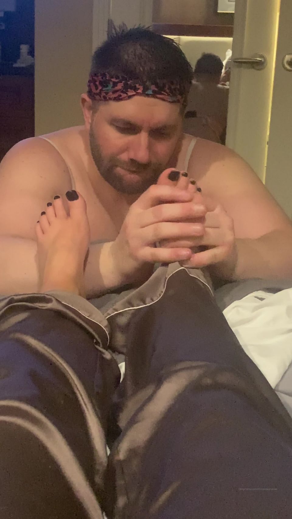 Missroxanarae 29-01-2020 Sissy Rubbing My Feet After - [Webcam]