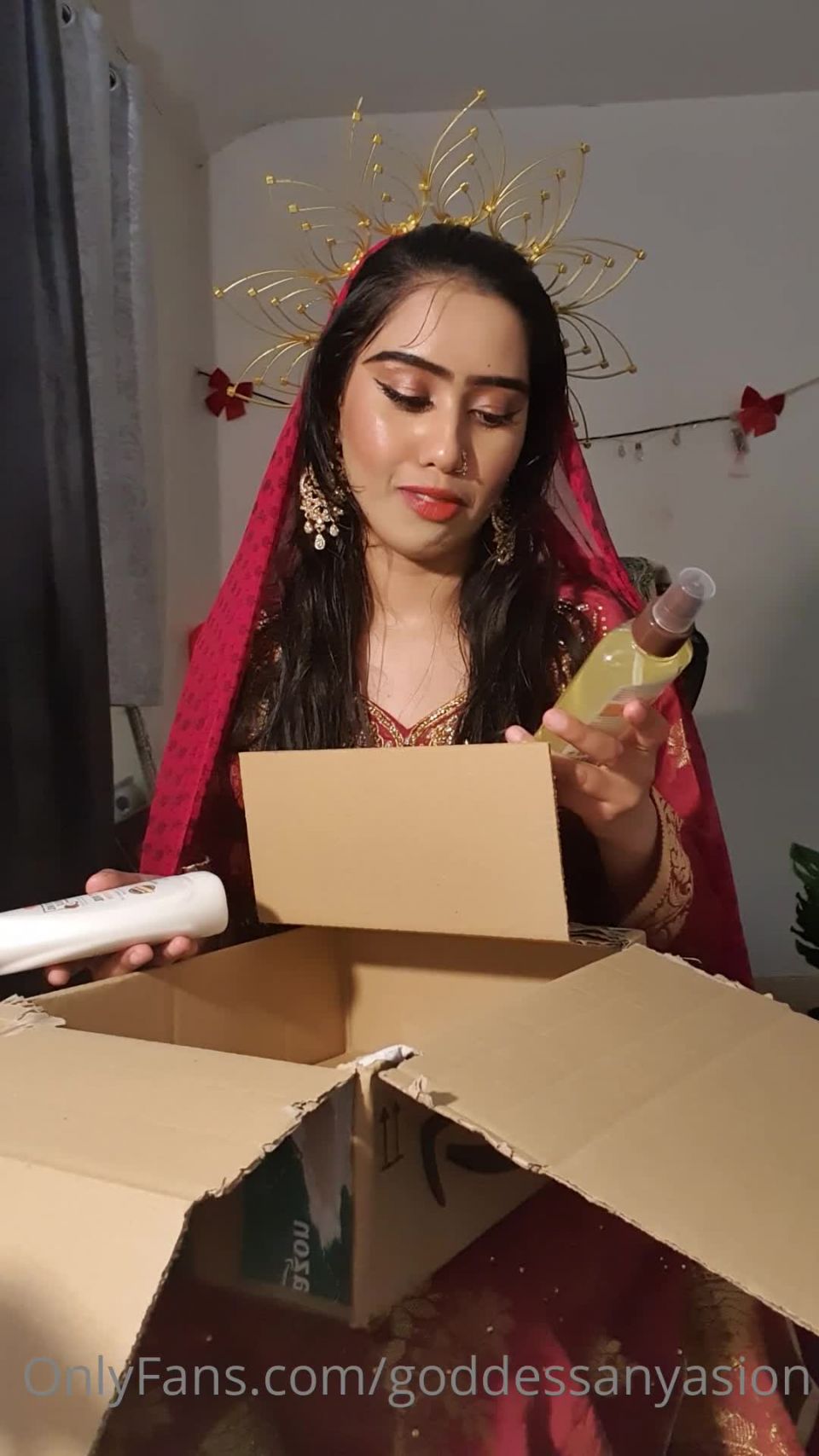 videoclip para adultos 19 Diosa Anya Sion – Gift Opening From Sub – Skincare y el tobillo  femdom joi  pov fetiche ahogamiento bajo el agua