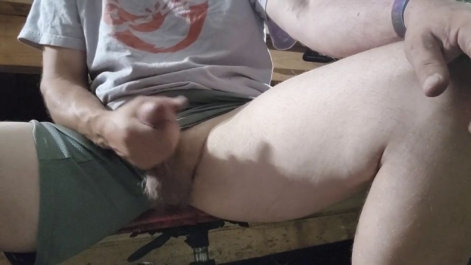 MarkinDaze - Quick rub in the garage