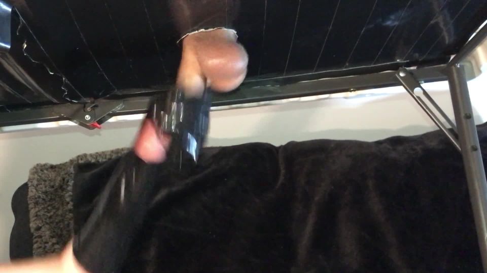 Mesa de ordeño de polla con guantes de látex Descargar nuevo Porn V...