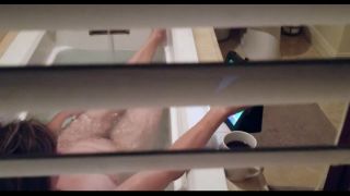 video 20 Espía a Debbie Juggs Bañarse en la webcam