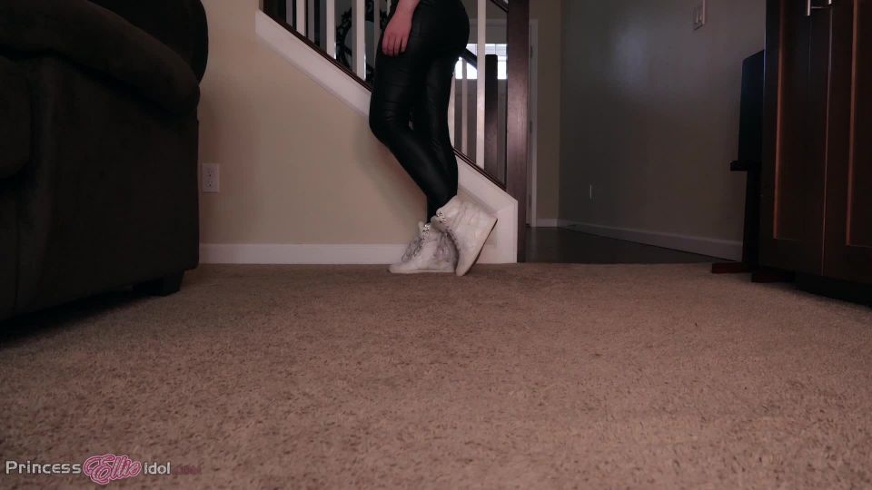 online clip 16 fetiche de barro Princesa Ellie Idol - Zapatilla de cuña Raspamiento de alfombras, m en femdom porno