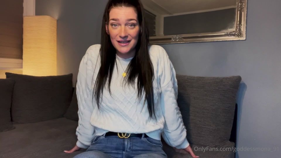 GoddessMona_912021-11-26 POV Deine beste Freundin erzhlt dir dass ihr schon lange aufgefallen ist dass du an ihren Sneakern schnffelst und oft auf ihre Socken starrst. Sie will dir ein – 044 Foot!