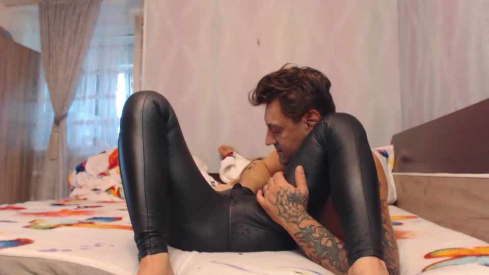 Pt 2KinkyPornCpl - Jeans de cuero Fetish Coño Dedo Cum