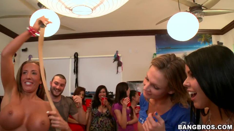 online porn clip 49 Diamond Kitty, Alexis Fawx, Nikki Sixx [927.8 MB] | tattoo | lesbian girls feet fetish dating