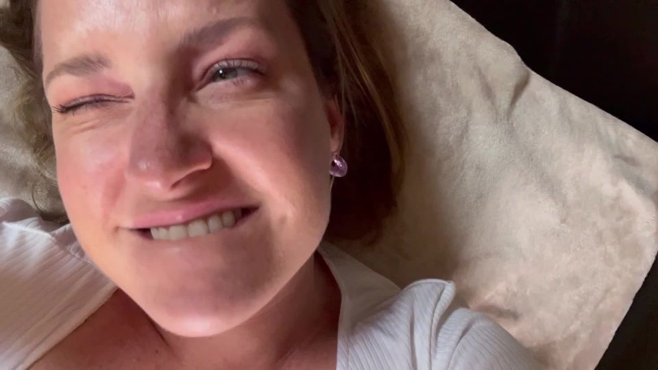 PilatesMilf - Fumar un cigarrillo durante el trabajo de soplado - Fumar