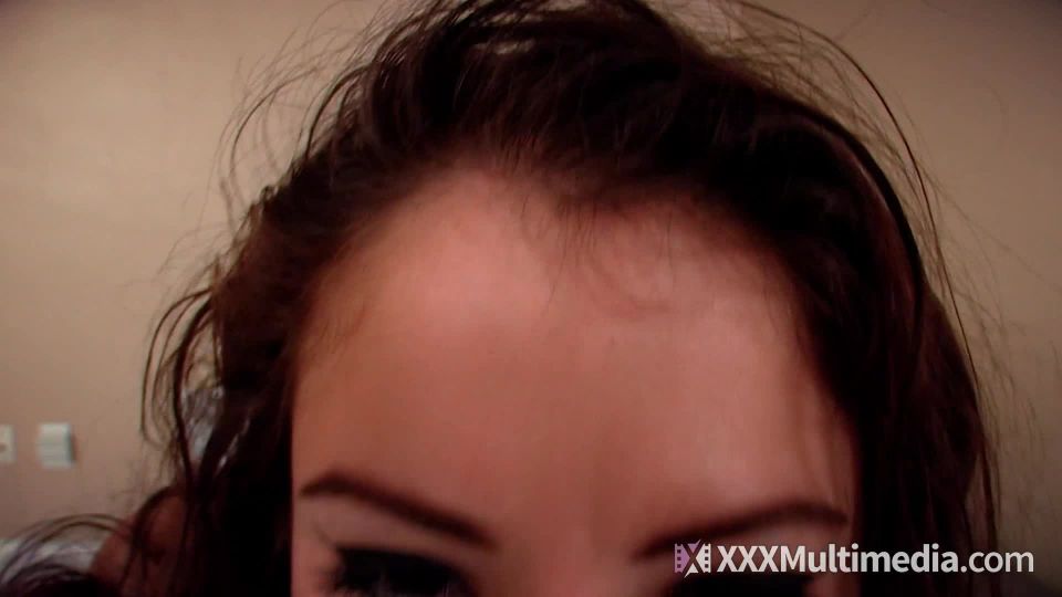 Gia Love – Mamá folla hijo POV (porno MILF)