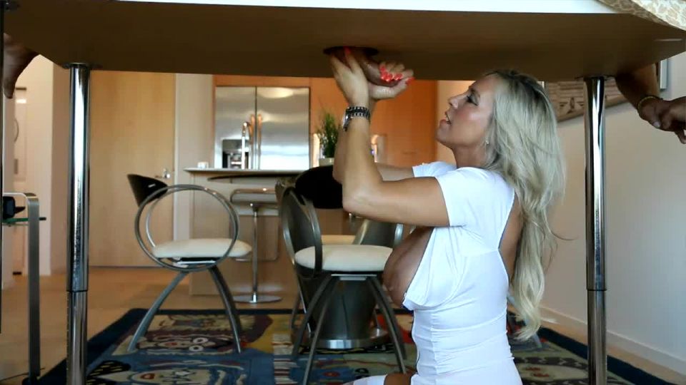 Sandra Otterson Wifeys Mesa de ordeño (Porno de Amateur)