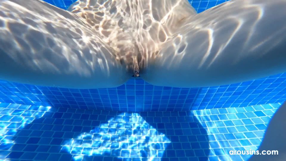 Kate Quinn - Footjob en la piscina - Fetish pie