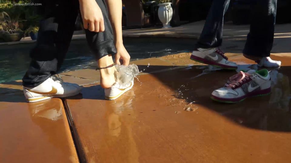 Custom Fetish - Madison and Renee Get Wet - Fetish