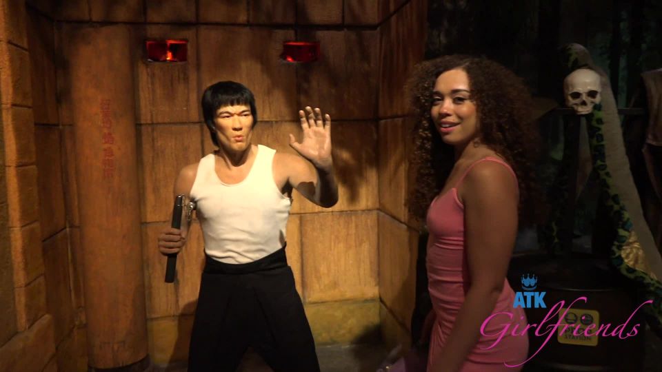 [ATKGirlfriends] Willow Ryder Wax Museum 1 [10.10.23] [1080p]