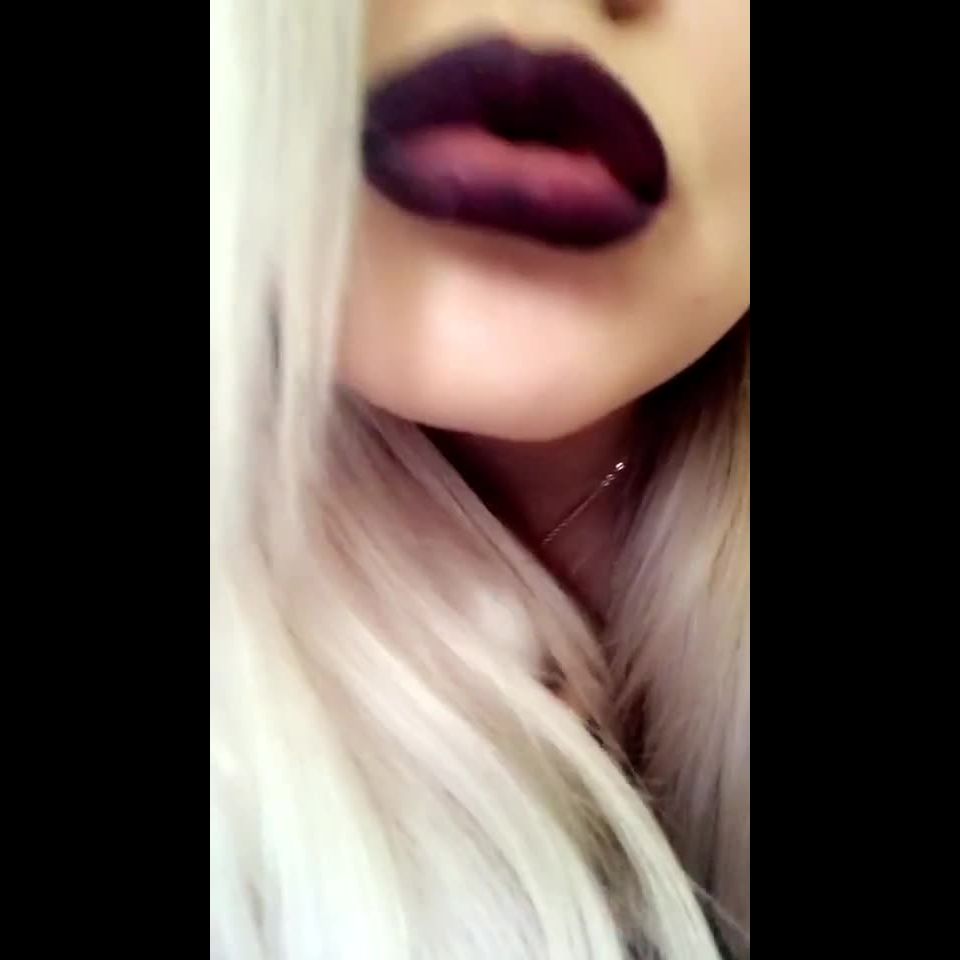 Miss Laura - lomberlaura11 () Mistresslaura - video uno para los adictos labial lápiz labial fetiche labios lápiz labial femdom burla 29-09-2017