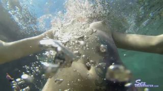 SexoUnderwater e0599 Ashton Monroe UW Modelo de entrenamiento (mp4)