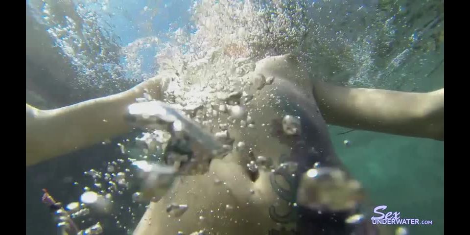 SexoUnderwater e0599 Ashton Monroe UW Modelo de entrenamiento (mp4)