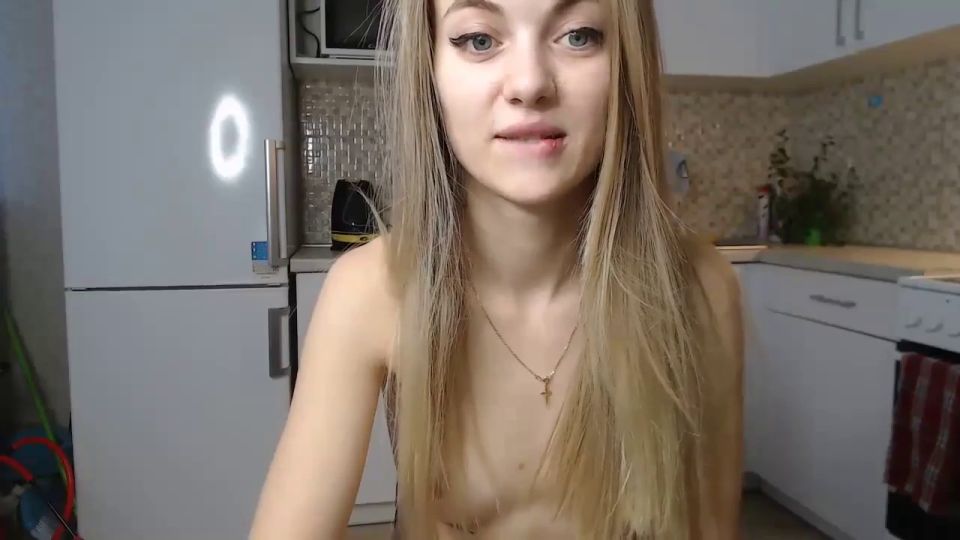 Modelos de cámara web muestran las poses seductoras y las actuaciones eróticas Liv