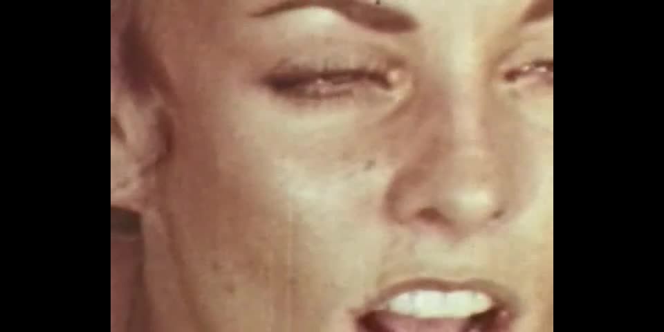 Erotica ilimitada 22 – Hermana caliente de Farrah (Vintage)