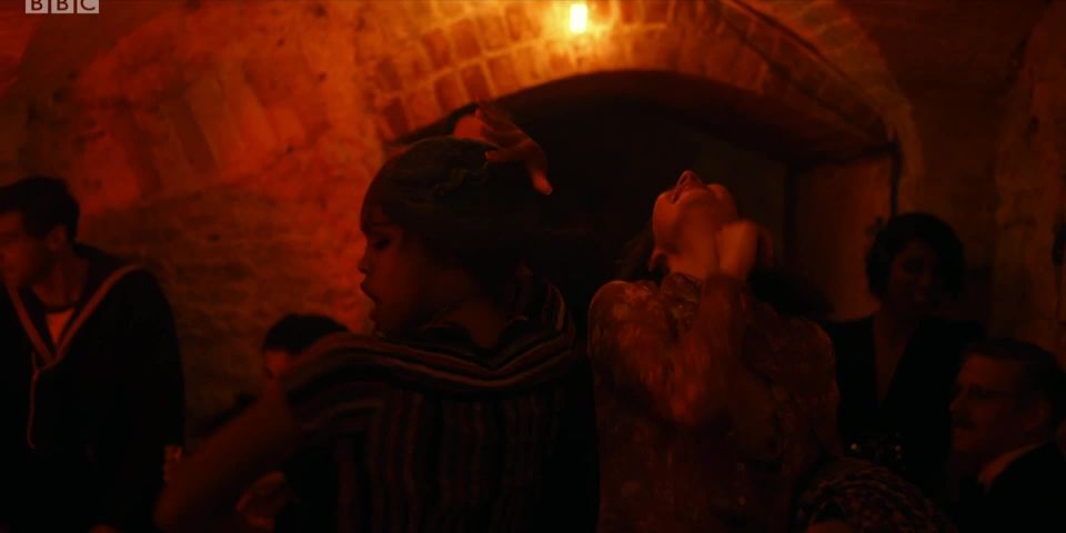 Lily James, Emily Beecham – La búsqueda del amor s01e01-03 (2021) HD 1080p - [Porno de Celebridad]