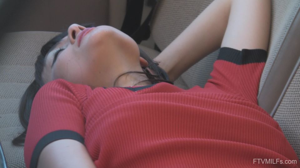 Sophia Jade en Stuner en Portugal – Su Kink literario en el atm anal público